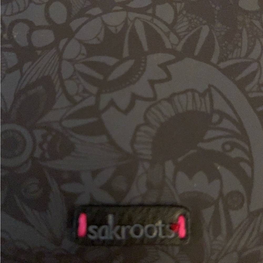 Sakroots Artist Circle Charcoal Floral Crossbody Clutch - Picture 7 of 12